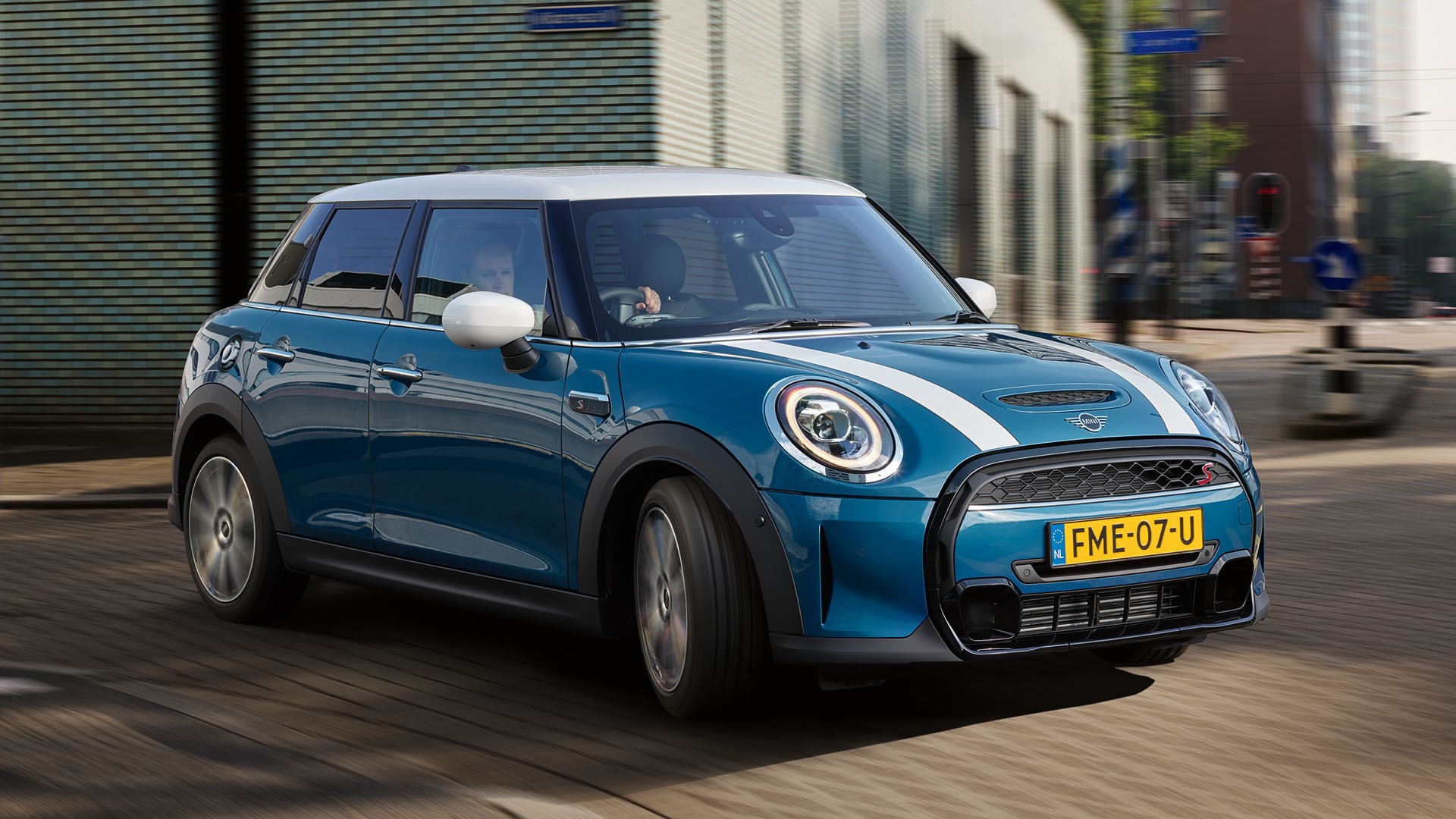 MINI 5 DOOR. MINI 5 DOOR.